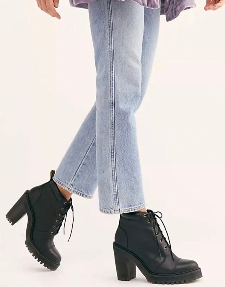 Lace up Leather Heeled Ankle Boots DOC MARTENS Size 10