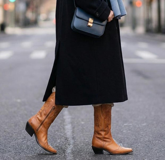 Vintage Southwestern Cowgirl Light Brown Decorated Pointed Toe Boots Size 8