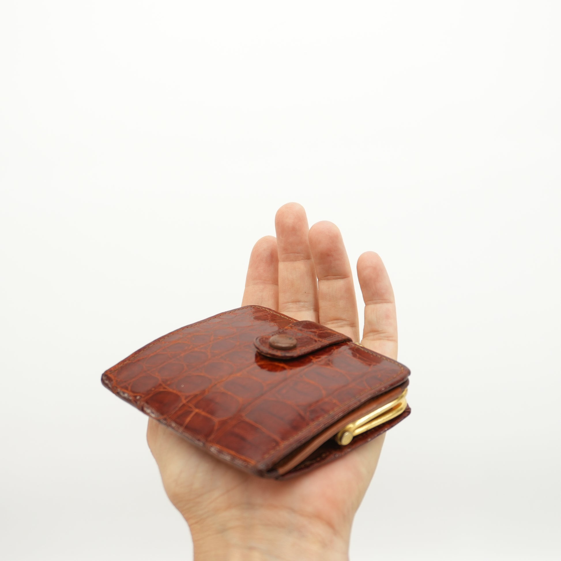 vintage-1940s-alligator-leather-wallet-with-coin-pouch-10.jpg