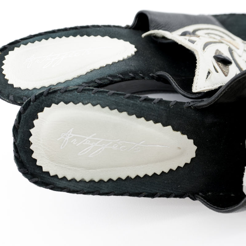 black-and-white-cat-face-wedge-sandals-3.jpg