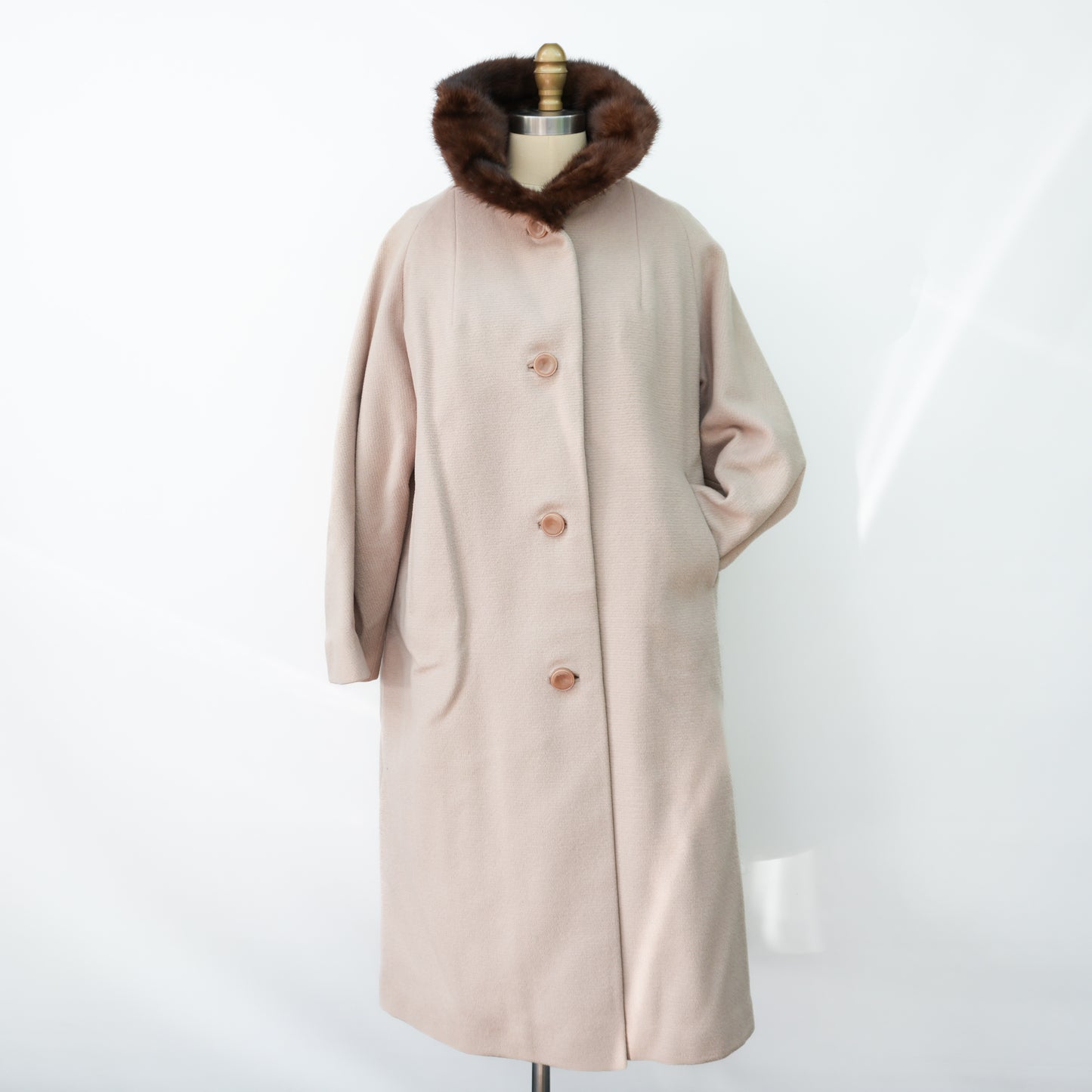 vintagebeigefurcollarcoatwomensouterwear-7.png