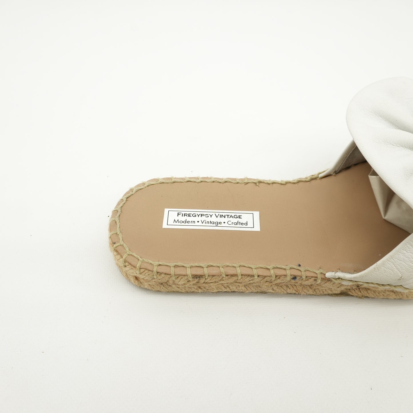 seashellsandalswhiteleatherfanshellespadrillemulebeachflatssize7.5-9.jpg