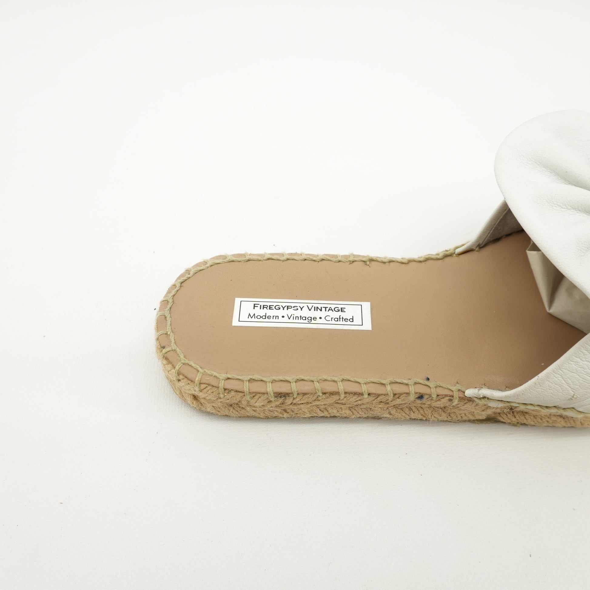seashellsandalswhiteleatherfanshellespadrillemulebeachflatssize7.5-9.jpg