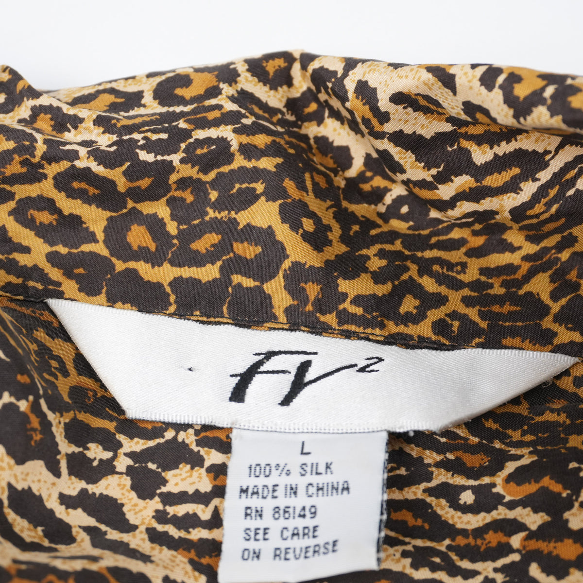 vintageleopardcheetahprintsilkbuttondownblousesizelarge-16.jpg