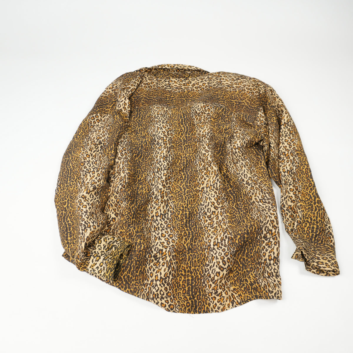 vintageleopardcheetahprintsilkbuttondownblousesizelarge-17.jpg