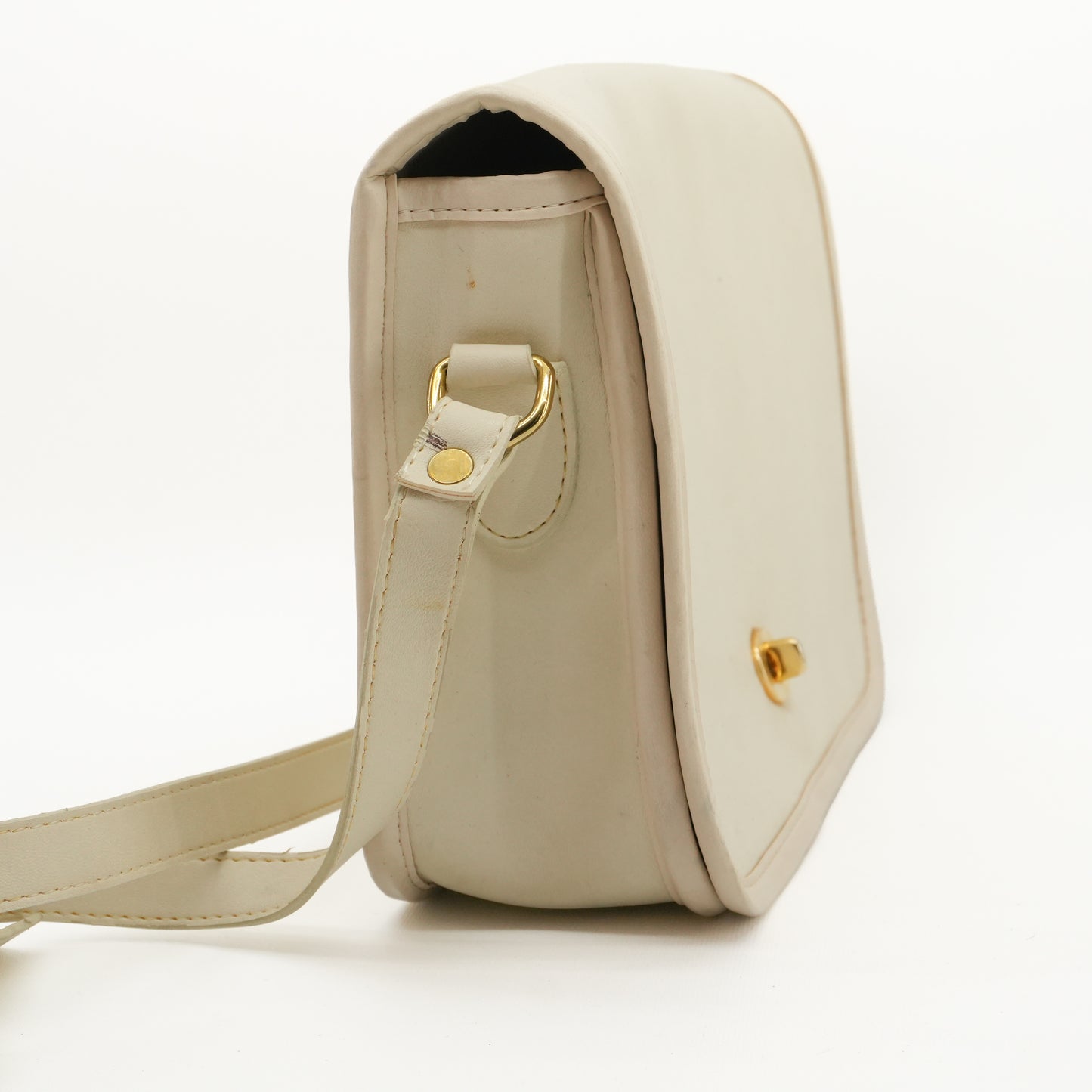 vintagesaddlebagwhiteleathertwistlockcrossbodypurse-7.jpg