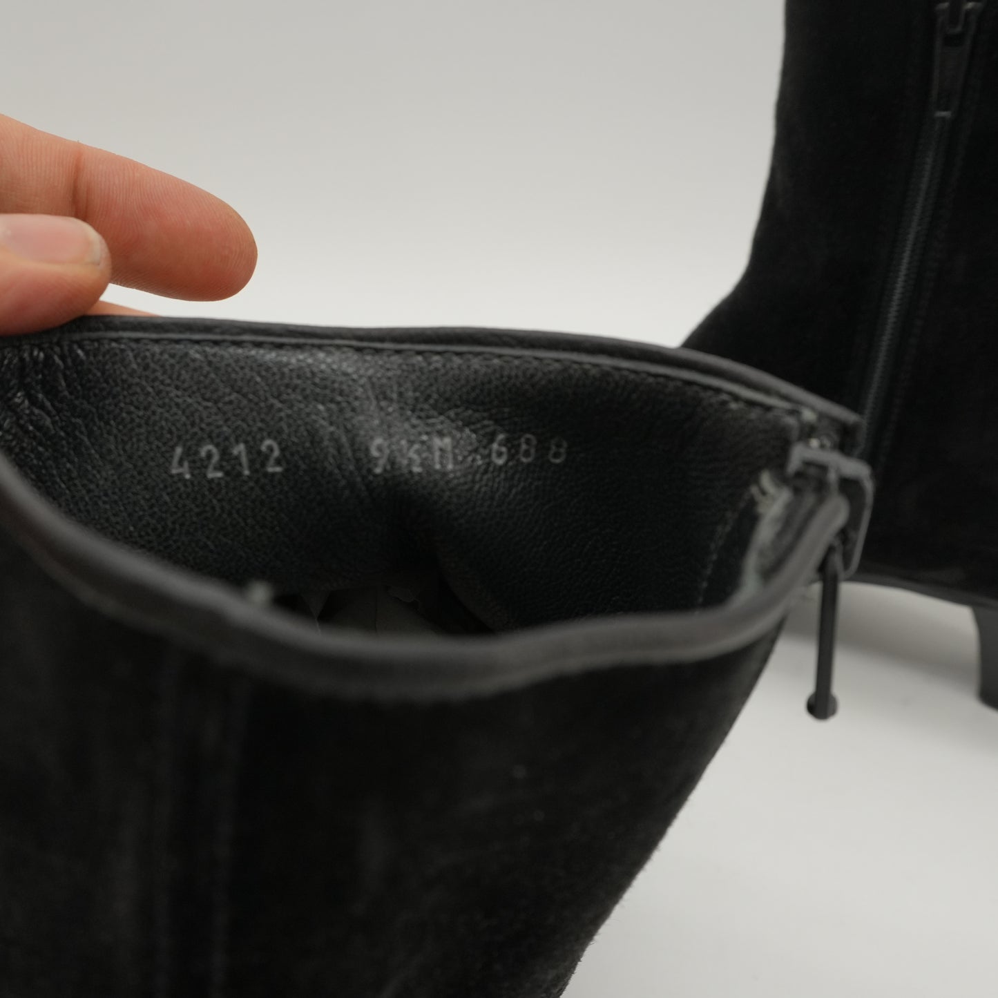 vintagegravatichelseaanklebootsblackkidsuedesize9.5-6.jpg