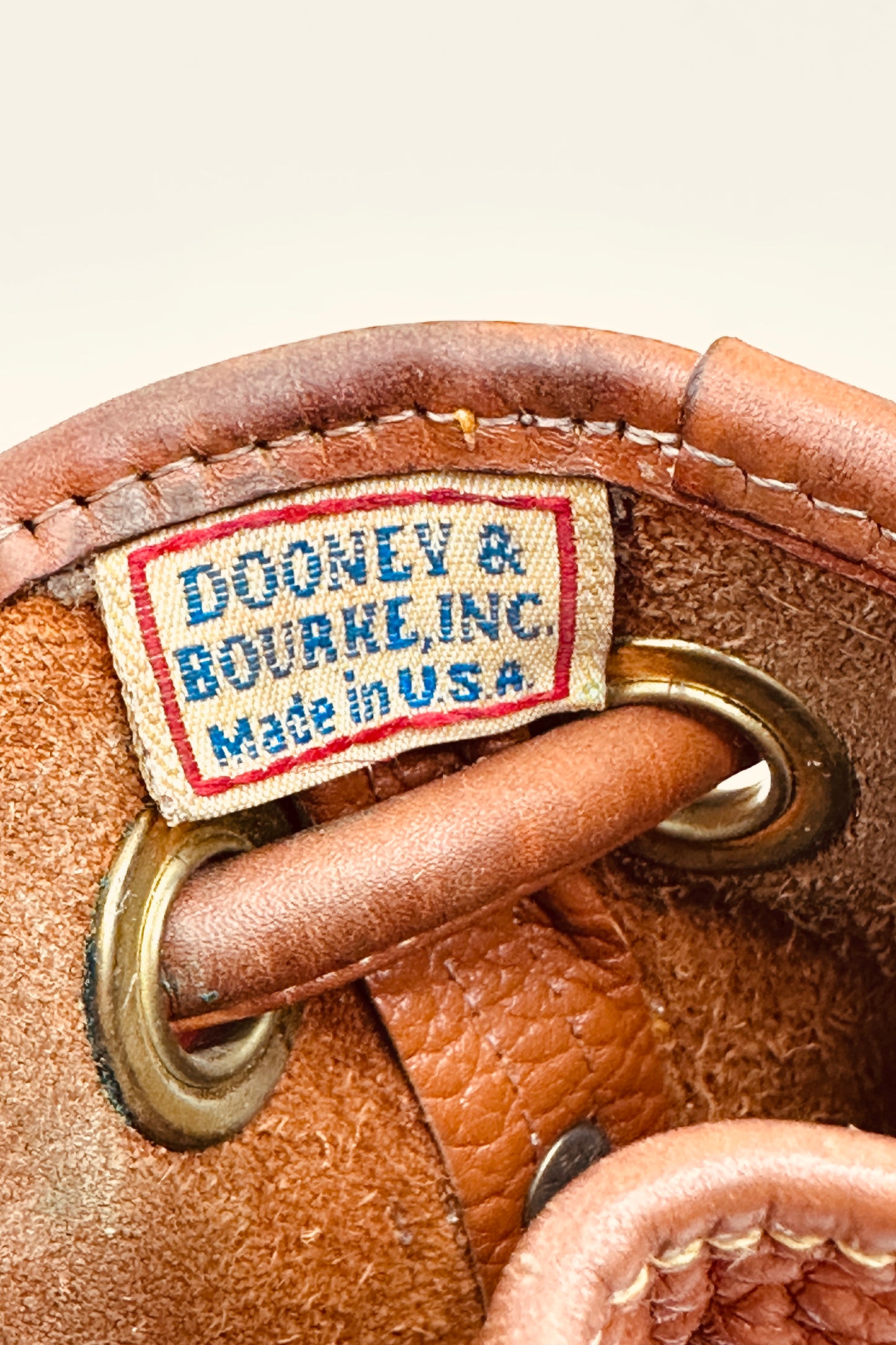 vintage-dooney-bourke-crossbody-bucket-bag-tawny-leather-6.jpg