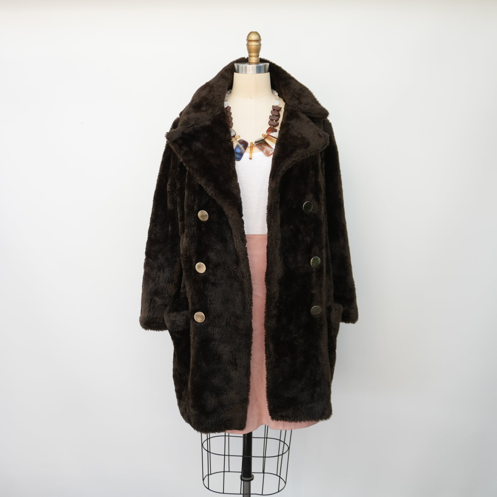vintagefauxfurcoatbrowndoublebreastedbuttonupwinterjacketwomensmedium.jpg