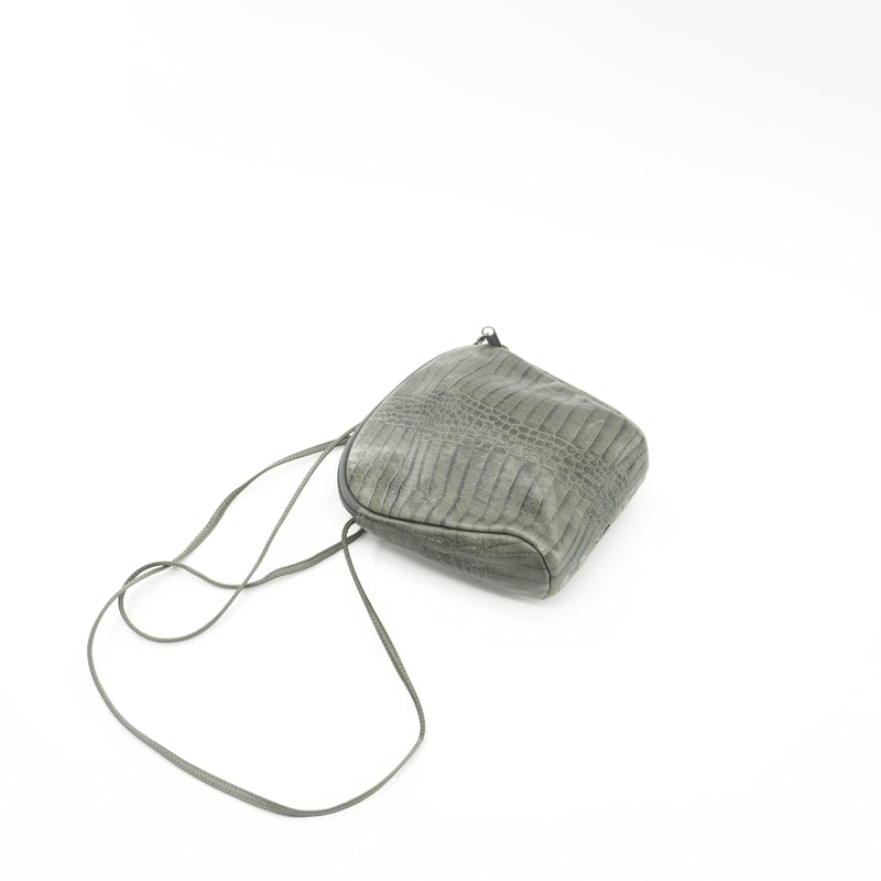 vintage-grey-woven-crossbody-bag-with-crocodile-embossed-details-3.jpg