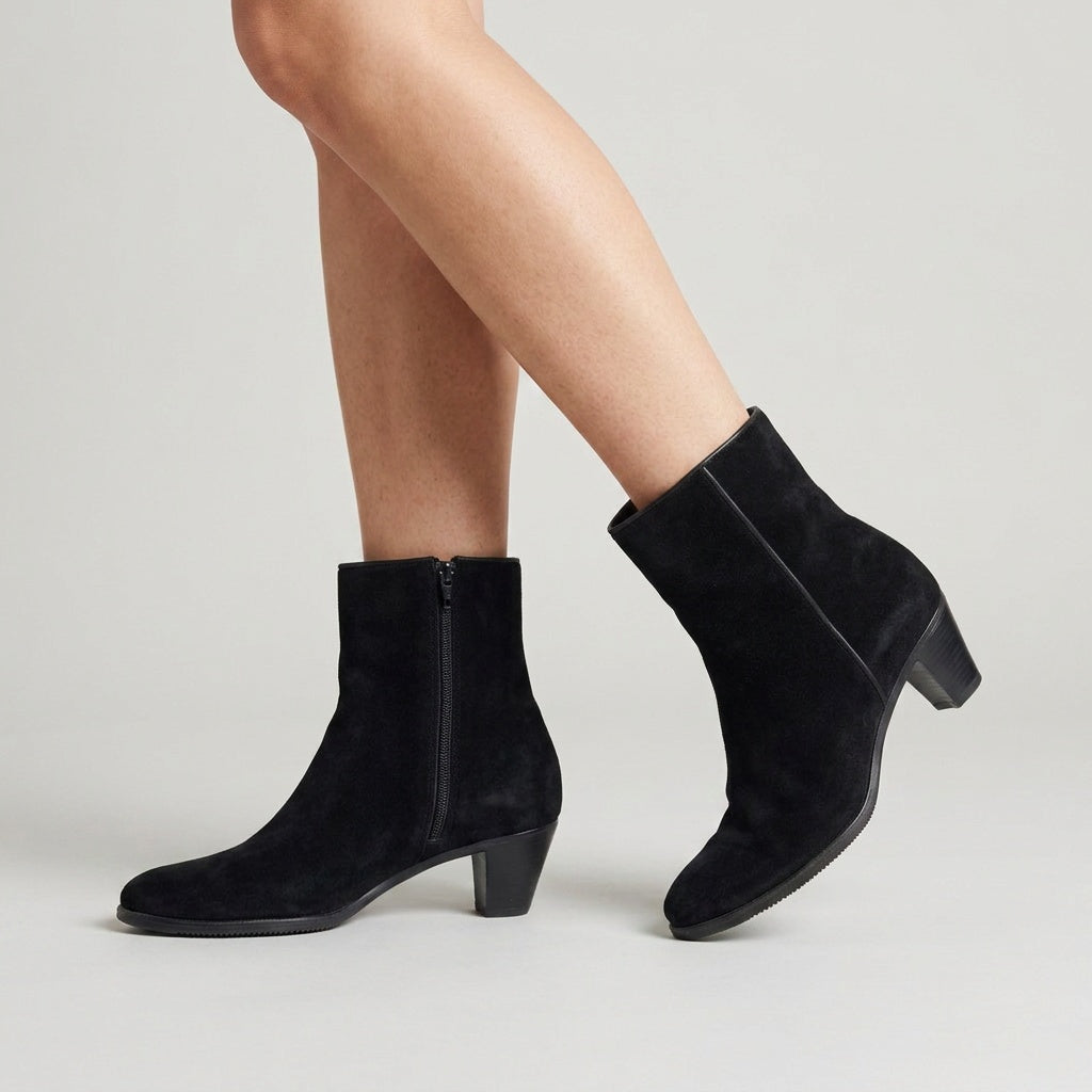 vintagegravatichelseaanklebootsblackkidsuedesize9.5-11.jpg
