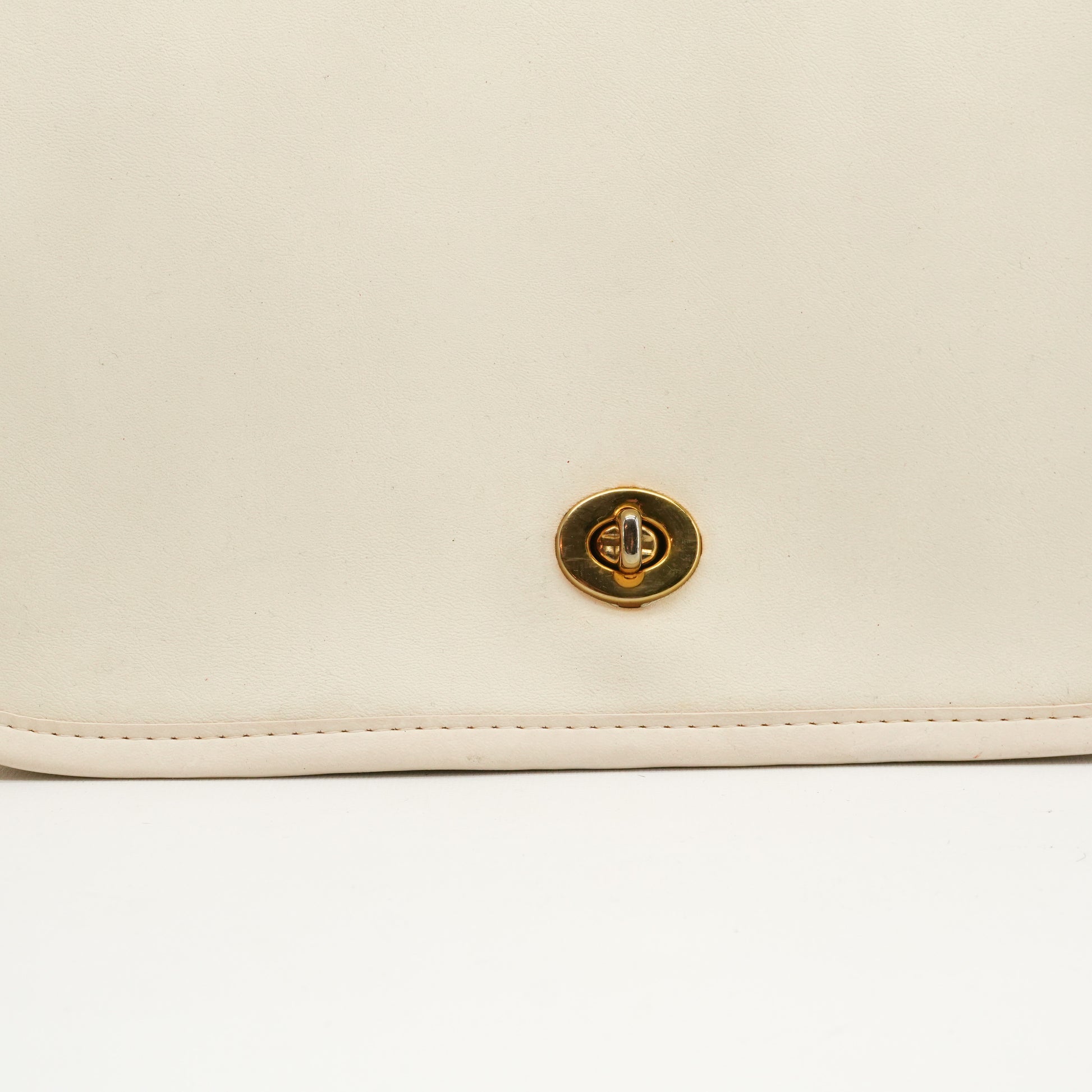 vintagesaddlebagwhiteleathertwistlockcrossbodypurse-6.jpg