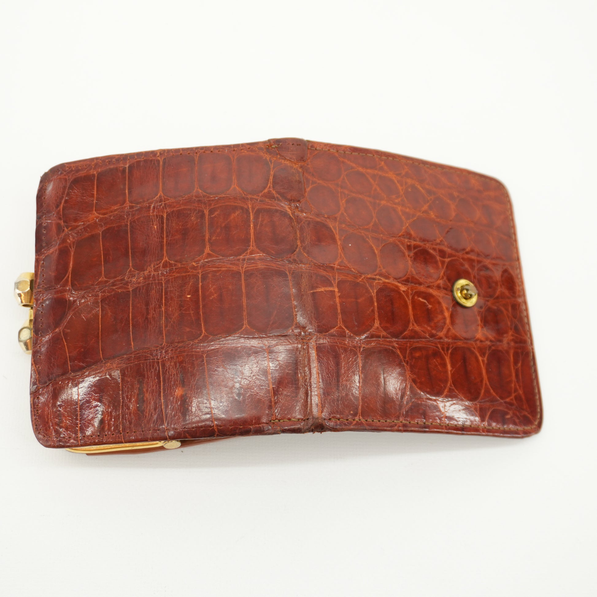 vintage-1940s-alligator-leather-wallet-with-coin-pouch-11.jpg