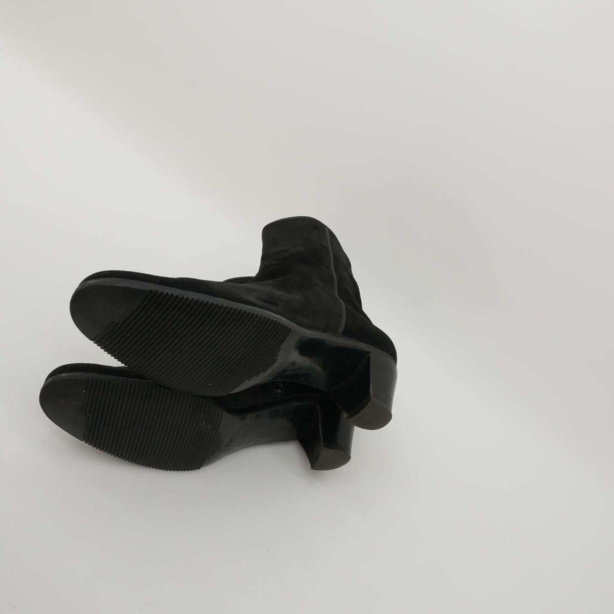 vintagegravatichelseaanklebootsblackkidsuedesize9.5-10.jpg