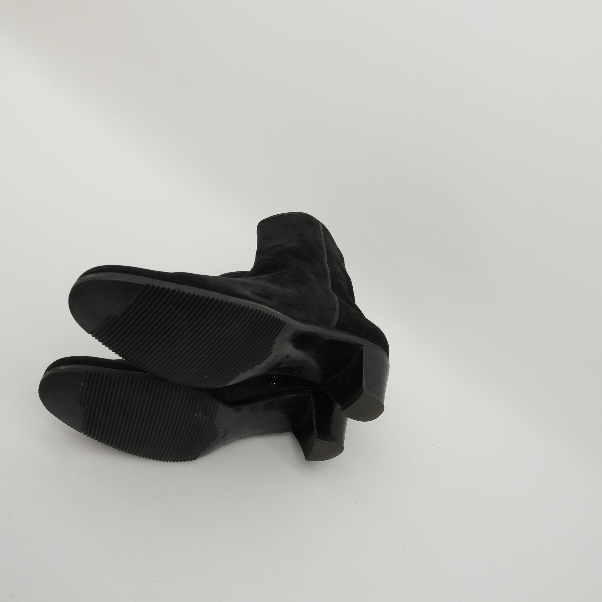 vintagegravatichelseaanklebootsblackkidsuedesize9.5-10.jpg