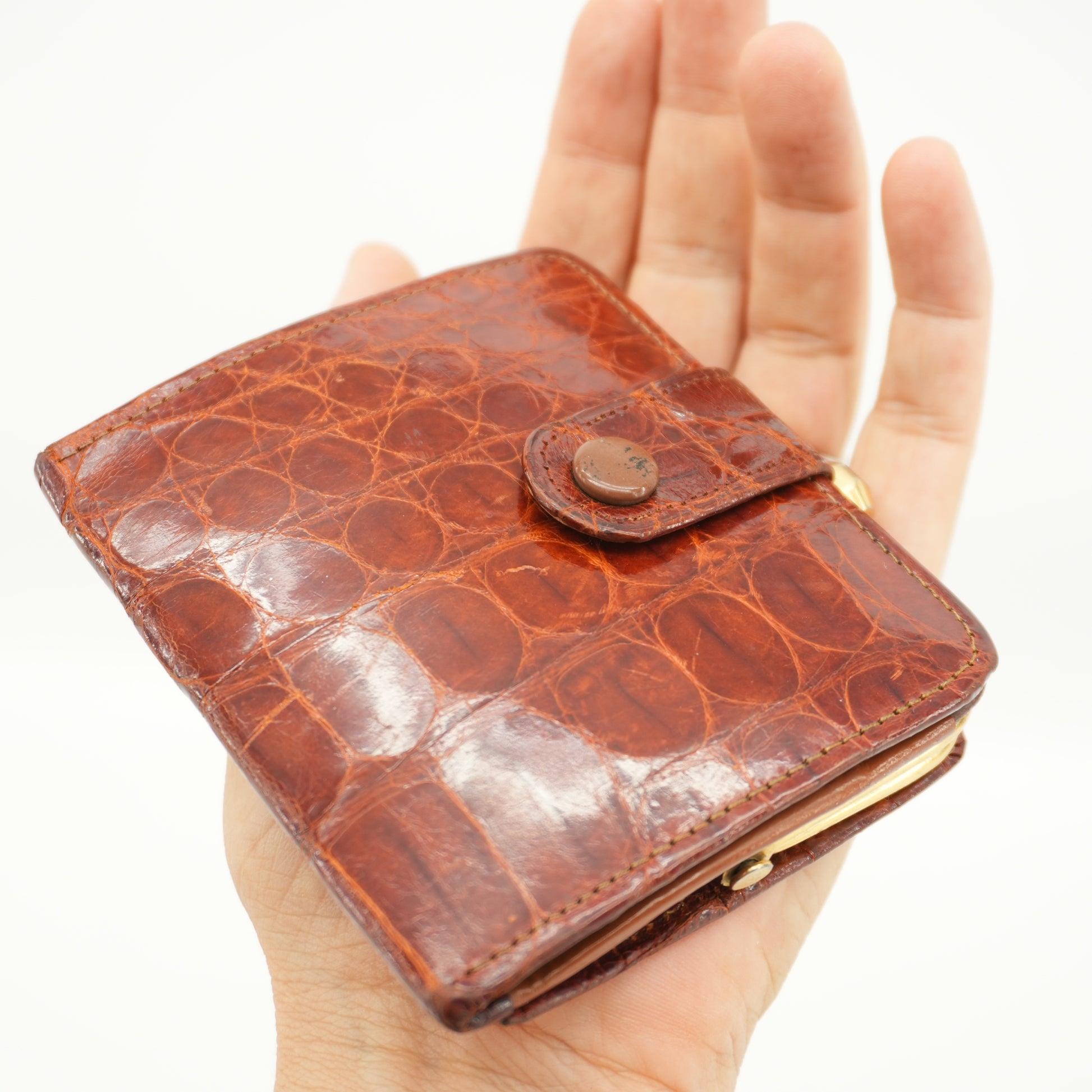 vintage-1940s-alligator-leather-wallet-with-coin-pouch-8.jpg
