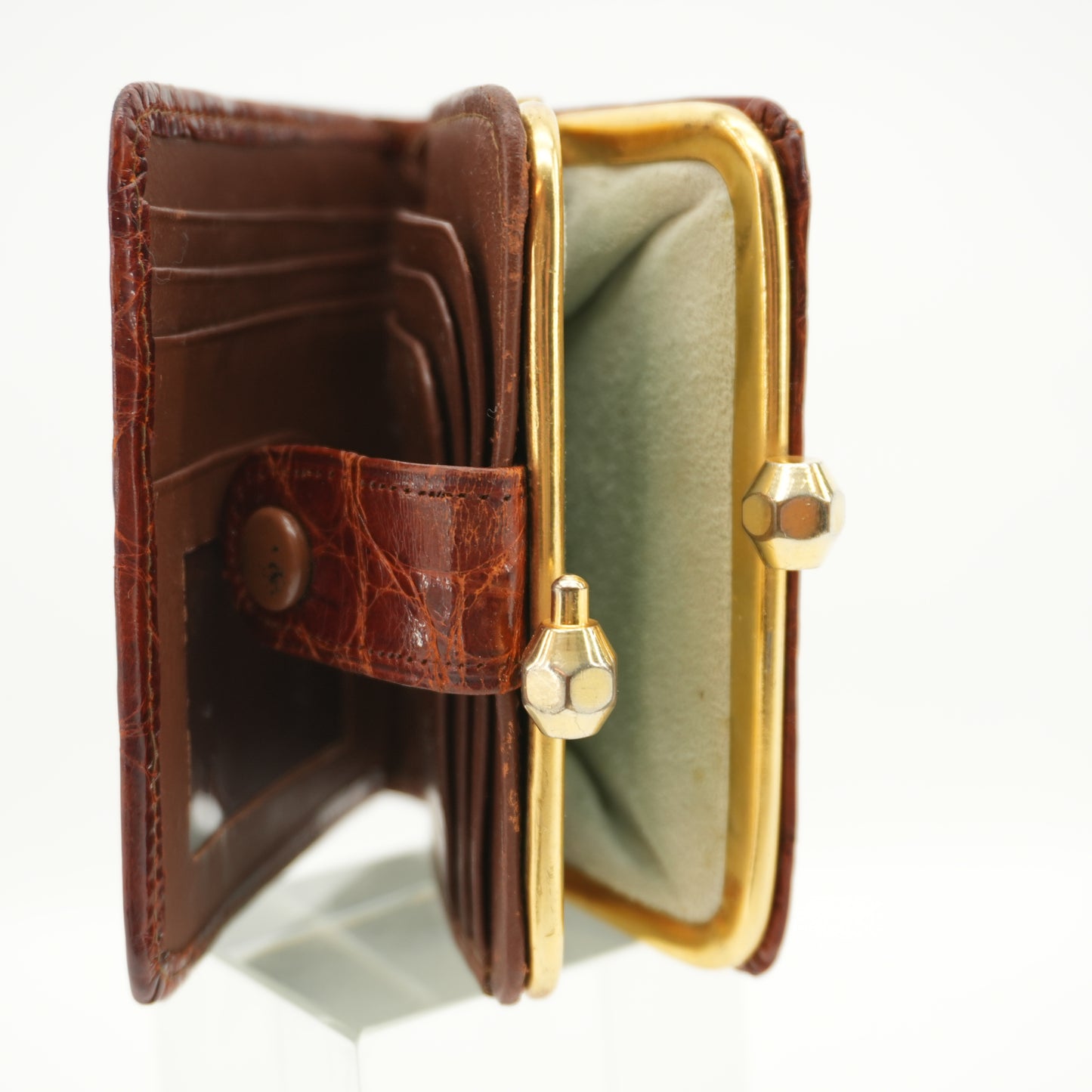 vintage-1940s-alligator-leather-wallet-with-coin-pouch-3.jpg
