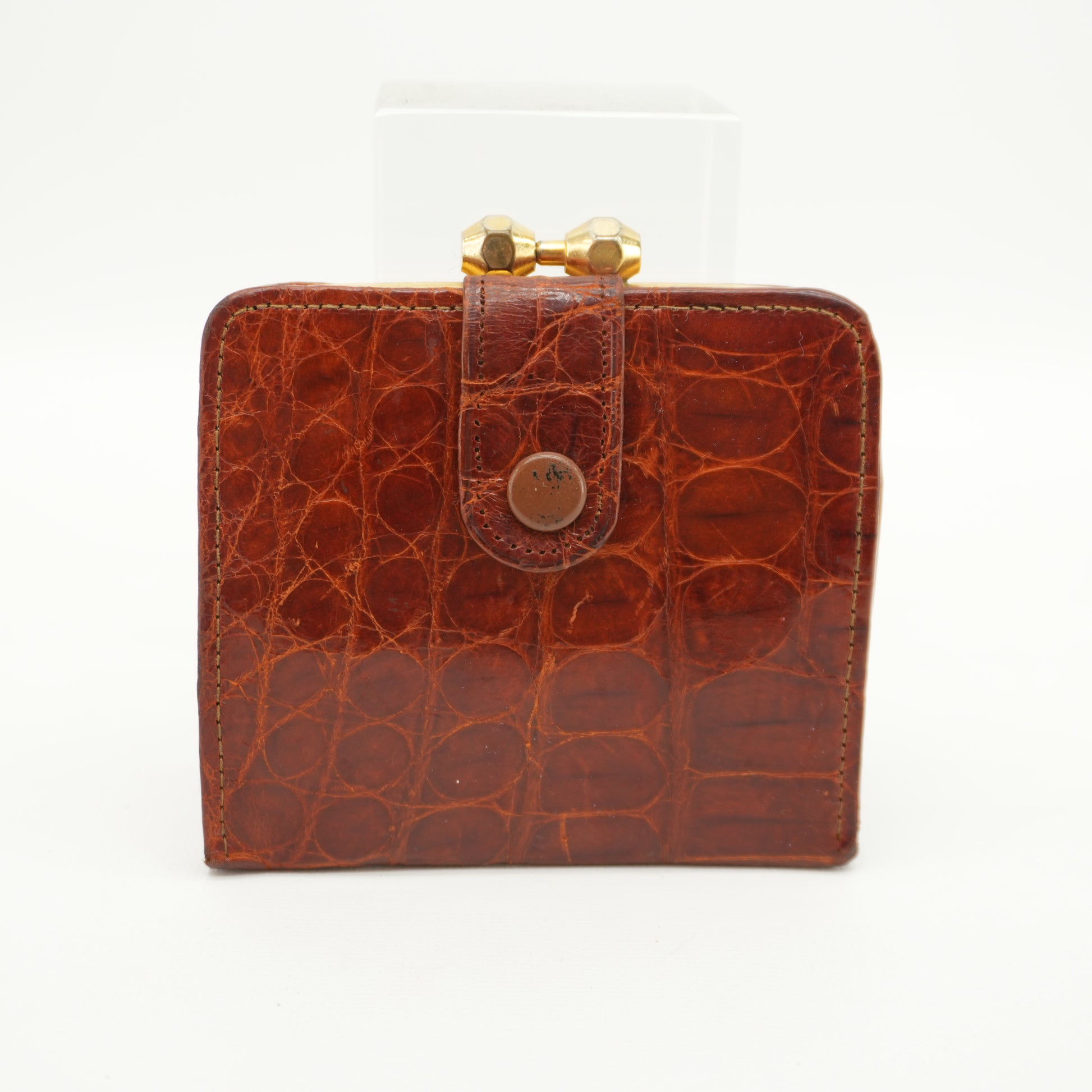 vintage-1940s-alligator-leather-wallet-with-coin-pouch-2.jpg