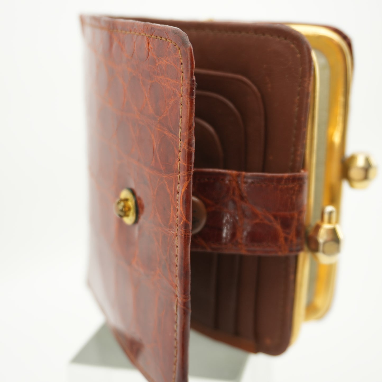 vintage-1940s-alligator-leather-wallet-with-coin-pouch-9.jpg