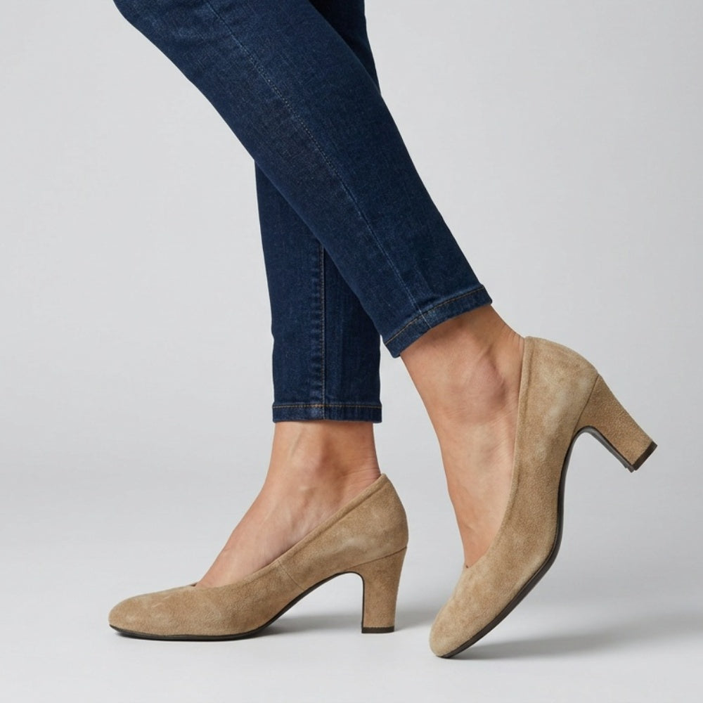 vintagesuedeleatherheelstan1970spumpssize9.5.jpg