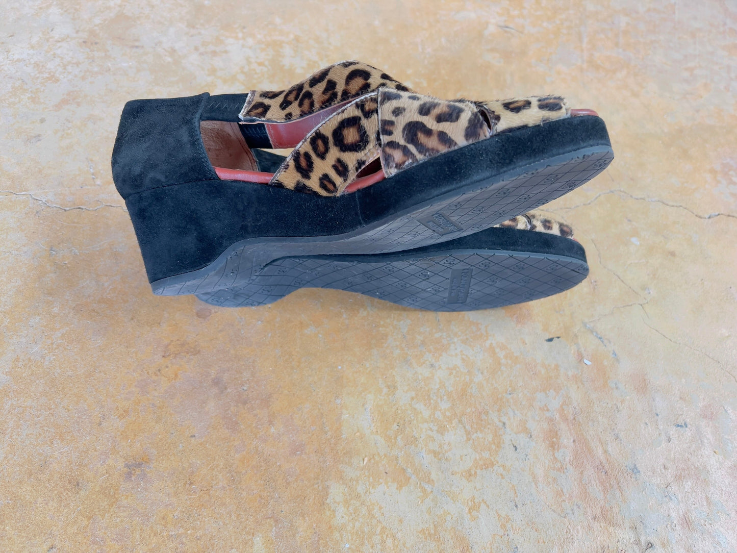 Couture Heels Size 9.5 DONALD PLINER  Leopard Sandals Wedges Spain Size 9 1/2