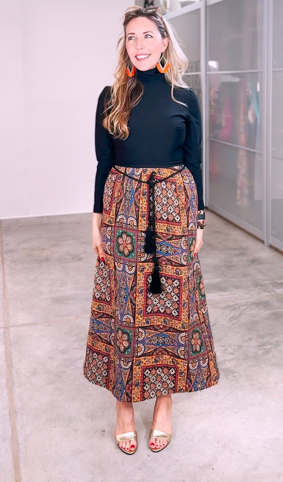 A perfect homage to the 70s: the boho printed maxi dress