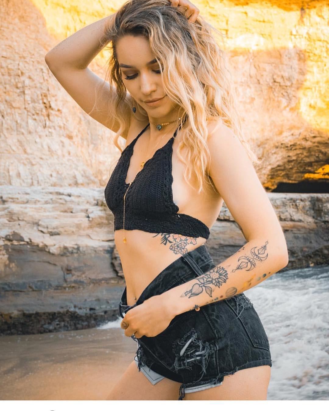 LEVI'S Shorts Denim Cutoff Tattered BLACK Distressed Highwaist High Cut Jean Shorts